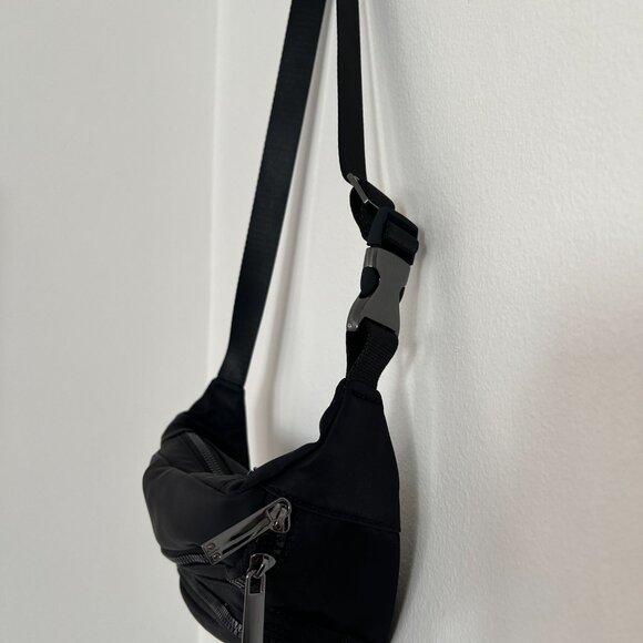NWOT Alo Explorer Fanny Pack in Black - Picture 9 of 9